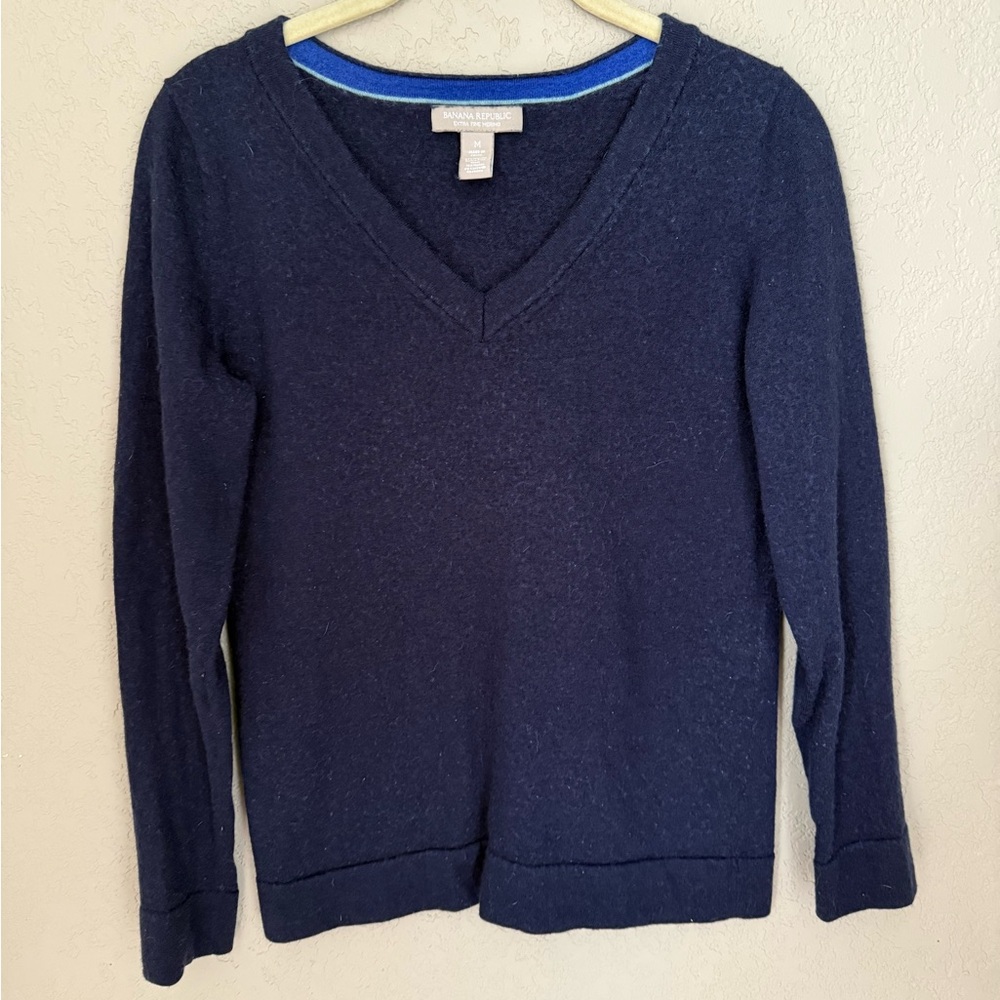 Banana Republic V-Neck Sweater in navy blue